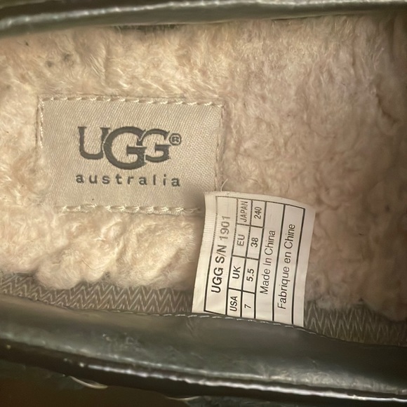 UGG Ashdale Duck Shoes - Picture 2 of 5